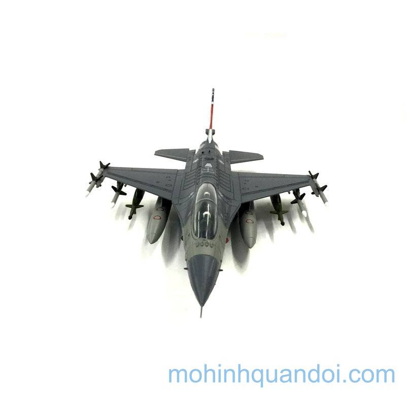 Bộ sưu tập máy bay mô hình của trung tá không quân  Báo Khánh Hòa điện tử
